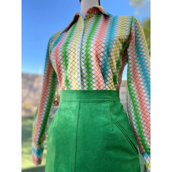 Vintage 1970s Kelly green ultrasuede skirt and vest suit/set (XXS/XS) - Picture 6 of 8